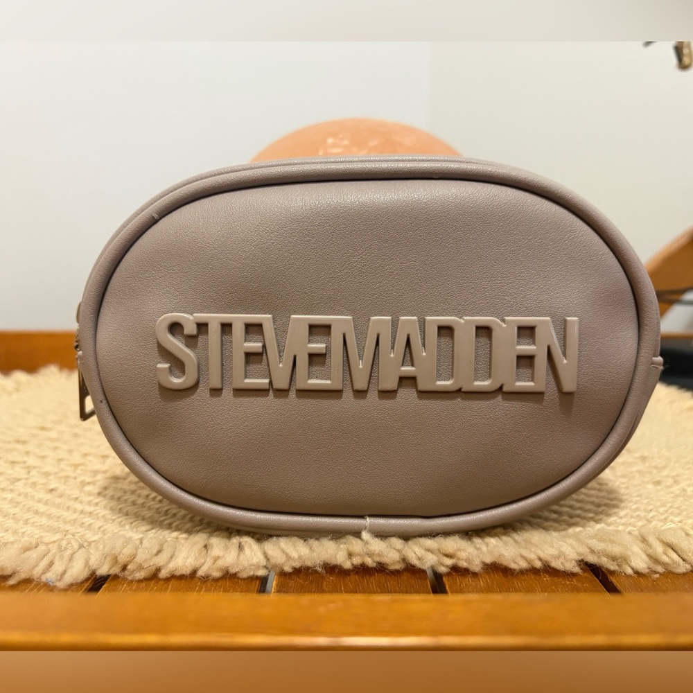 🌸3 For $30🌸Steve Madden Taupe Belt Bag (Missing Belt) - Picture 4 of 6